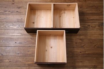 アンティーク家具　和製アンティーク　シックな雰囲気漂うモールガラスがお洒落なサイドボード(収納棚、戸棚、本箱)