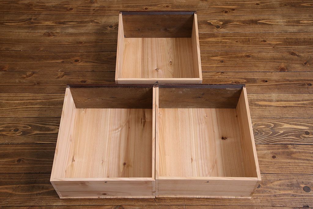 アンティーク家具　和製アンティーク　シックな雰囲気漂うモールガラスがお洒落なサイドボード(収納棚、戸棚、本箱)