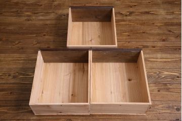 アンティーク家具　和製アンティーク　シックな雰囲気漂うモールガラスがお洒落なサイドボード(収納棚、戸棚、本箱)