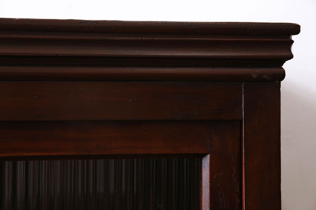 アンティーク家具　和製アンティーク　シックな雰囲気漂うモールガラスがお洒落なサイドボード(収納棚、戸棚、本箱)