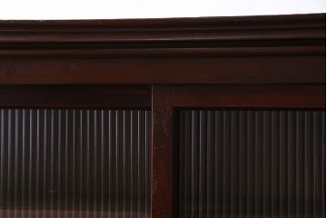 アンティーク家具　和製アンティーク　シックな雰囲気漂うモールガラスがお洒落なサイドボード(収納棚、戸棚、本箱)