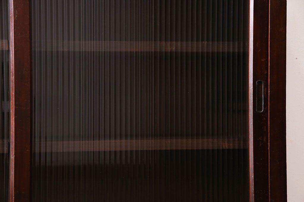 アンティーク家具　和製アンティーク　シックな雰囲気漂うモールガラスがお洒落なサイドボード(収納棚、戸棚、本箱)