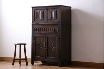 アンティーク家具　イギリスアンティーク　オーク材　意匠がお洒落な小振りのカクテルキャビネット(収納棚、戸棚)