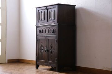 アンティーク家具　イギリスアンティーク　オーク材　意匠がお洒落な小振りのカクテルキャビネット(収納棚、戸棚)