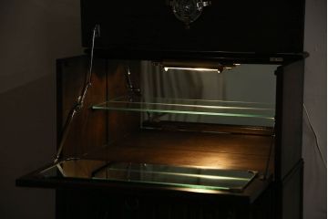 アンティーク家具　イギリスアンティーク　オーク材　意匠がお洒落な小振りのカクテルキャビネット(収納棚、戸棚)