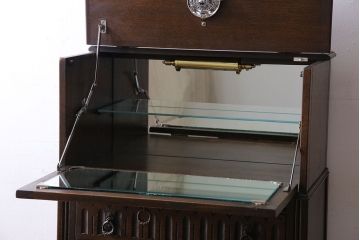 アンティーク家具　イギリスアンティーク　オーク材　意匠がお洒落な小振りのカクテルキャビネット(収納棚、戸棚)