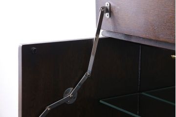 アンティーク家具　イギリスアンティーク　オーク材　意匠がお洒落な小振りのカクテルキャビネット(収納棚、戸棚)