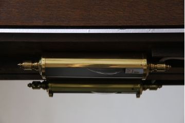 アンティーク家具　イギリスアンティーク　オーク材　意匠がお洒落な小振りのカクテルキャビネット(収納棚、戸棚)