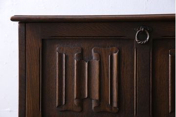 アンティーク家具　イギリスアンティーク　オーク材　意匠がお洒落な小振りのカクテルキャビネット(収納棚、戸棚)