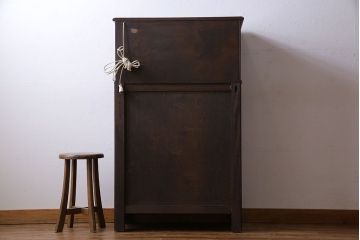 アンティーク家具　イギリスアンティーク　オーク材　意匠がお洒落な小振りのカクテルキャビネット(収納棚、戸棚)