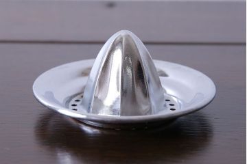 アンティーク家具　イギリスアンティーク　オーク材　意匠がお洒落な小振りのカクテルキャビネット(収納棚、戸棚)