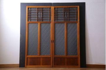 昭和期　ダイヤガラス入り　意匠が目を引く明るい木味のガラス戸(引き戸、建具)2枚組