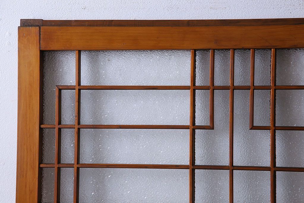 昭和期　ダイヤガラス入り　意匠が目を引く明るい木味のガラス戸(引き戸、建具)2枚組