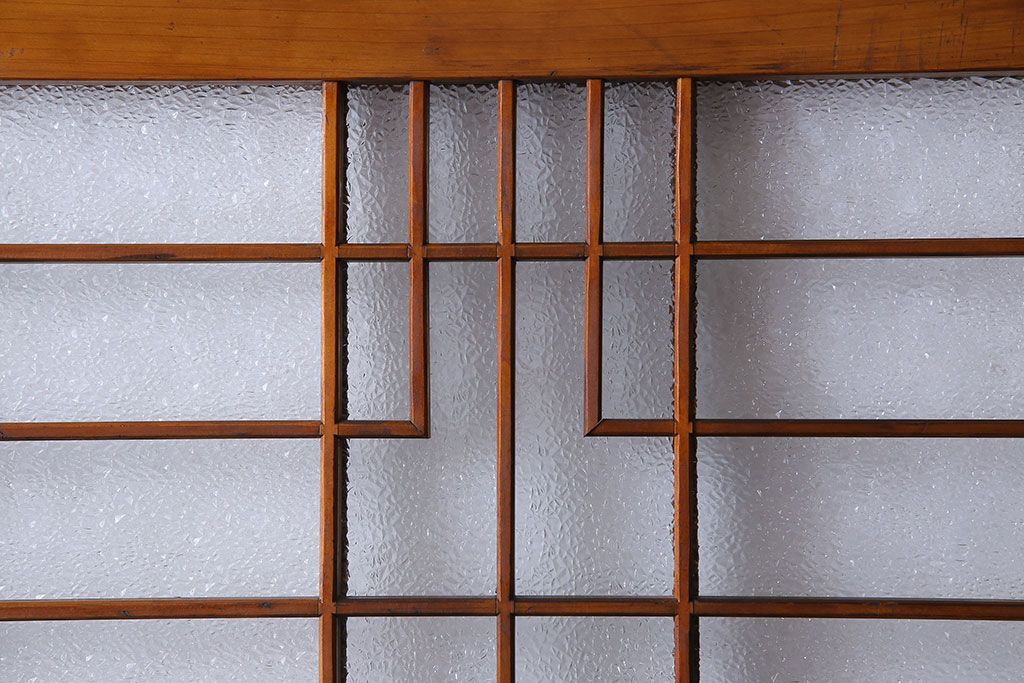 昭和期　ダイヤガラス入り　意匠が目を引く明るい木味のガラス戸(引き戸、建具)2枚組