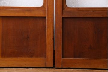 昭和期　ダイヤガラス入り　意匠が目を引く明るい木味のガラス戸(引き戸、建具)2枚組