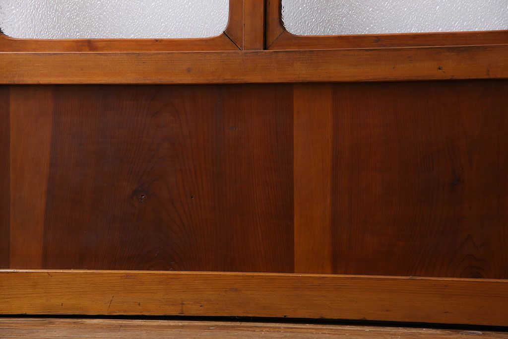 昭和期　ダイヤガラス入り　意匠が目を引く明るい木味のガラス戸(引き戸、建具)2枚組