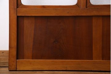 昭和期　ダイヤガラス入り　意匠が目を引く明るい木味のガラス戸(引き戸、建具)2枚組