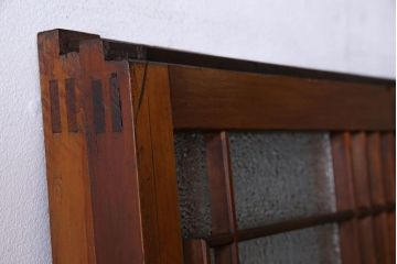 昭和期　ダイヤガラス入り　意匠が目を引く明るい木味のガラス戸(引き戸、建具)2枚組