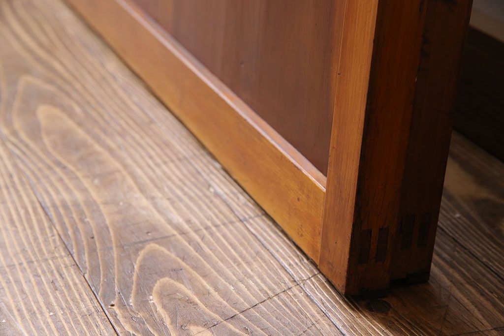 昭和期　ダイヤガラス入り　意匠が目を引く明るい木味のガラス戸(引き戸、建具)2枚組