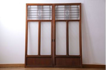 昭和期　ダイヤガラス入り　意匠が目を引く明るい木味のガラス戸(引き戸、建具)2枚組