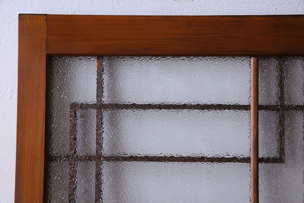 昭和期　ダイヤガラス入り　意匠が目を引く明るい木味のガラス戸(引き戸、建具)2枚組