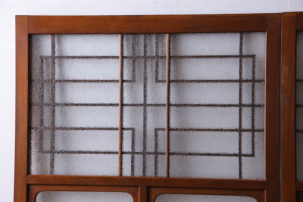 昭和期　ダイヤガラス入り　意匠が目を引く明るい木味のガラス戸(引き戸、建具)2枚組