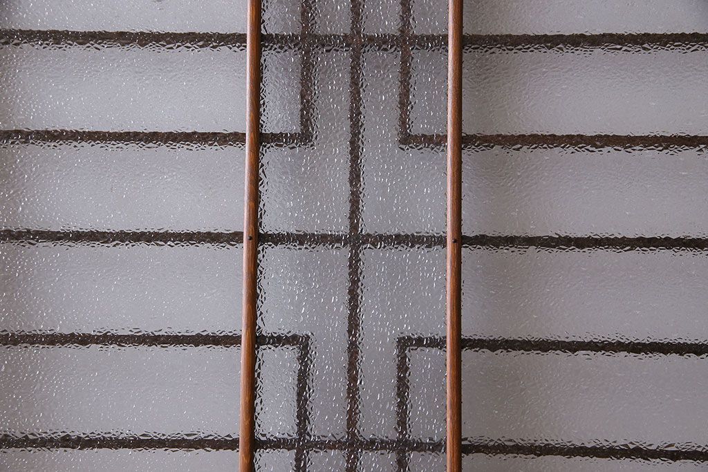 昭和期　ダイヤガラス入り　意匠が目を引く明るい木味のガラス戸(引き戸、建具)2枚組