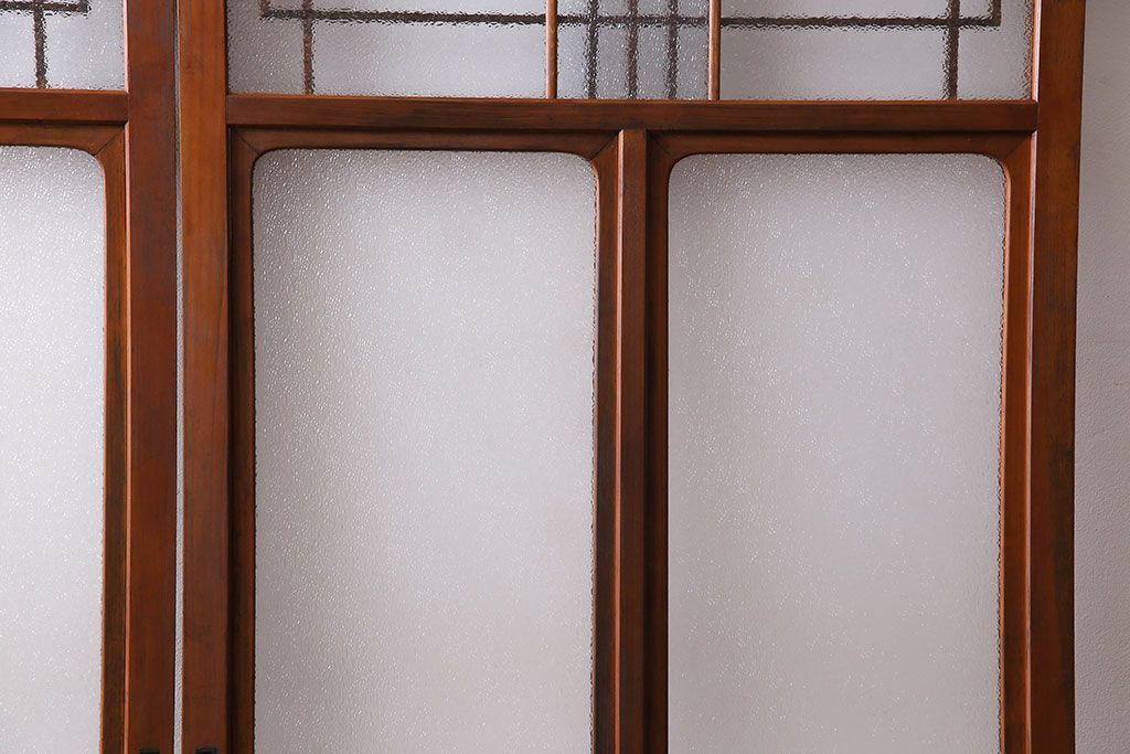 昭和期　ダイヤガラス入り　意匠が目を引く明るい木味のガラス戸(引き戸、建具)2枚組