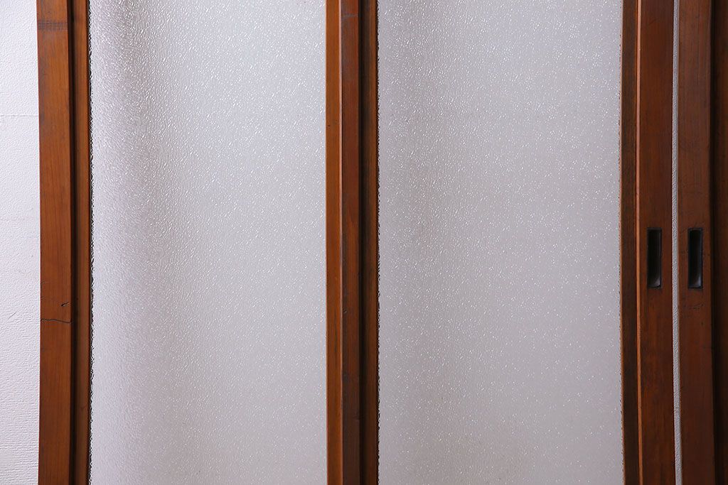 昭和期　ダイヤガラス入り　意匠が目を引く明るい木味のガラス戸(引き戸、建具)2枚組