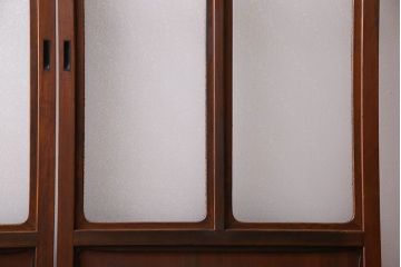 昭和期　ダイヤガラス入り　意匠が目を引く明るい木味のガラス戸(引き戸、建具)2枚組