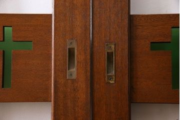 昭和レトロ　色ガラス入り!古い教会の特大ガラス引き戸(ガラス戸、建具)2枚セット(1)