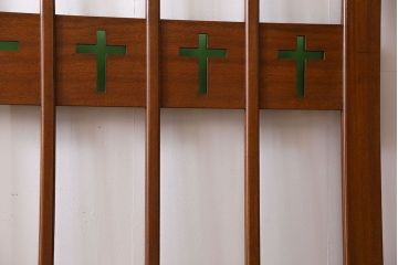 昭和レトロ　色ガラス入り!古い教会の特大ガラス引き戸(ガラス戸、建具)2枚セット(1)