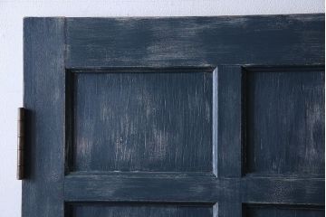 ペイント家具　シャビーな風合いと落ち着いた色合いの木製ドア(扉、建具)