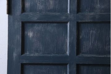 ペイント家具　シャビーな風合いと落ち着いた色合いの木製ドア(扉、建具)