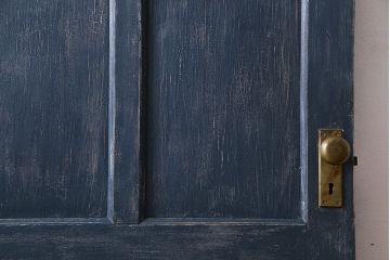 ペイント家具　シャビーな風合いと落ち着いた色合いの木製ドア(扉、建具)