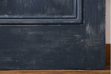 ペイント家具　シャビーな風合いと落ち着いた色合いの木製ドア(扉、建具)