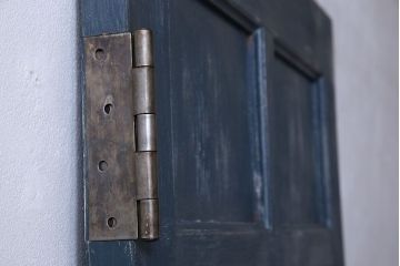 ペイント家具　シャビーな風合いと落ち着いた色合いの木製ドア(扉、建具)