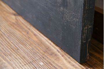 ペイント家具　シャビーな風合いと落ち着いた色合いの木製ドア(扉、建具)