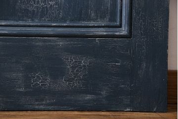 ペイント家具　シャビーな風合いと落ち着いた色合いの木製ドア(扉、建具)