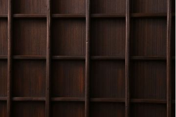和製アンティーク　両面マス目格子　シックな色合いの板戸(きつね格子、狐格子、引き戸、仕切り戸、建具)