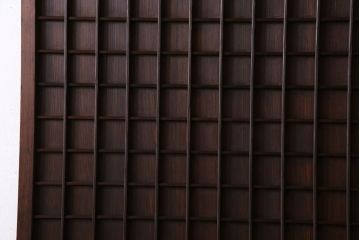 和製アンティーク　両面マス目格子　シックな色合いの板戸(きつね格子、狐格子、引き戸、仕切り戸、建具)