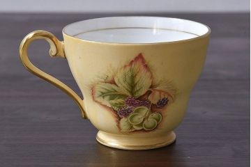 イギリスビンテージ　AYNSLEY(エインズレイ)　Orchard Gold(オーチャードゴールド)　カップ&ソーサー(洋食器)