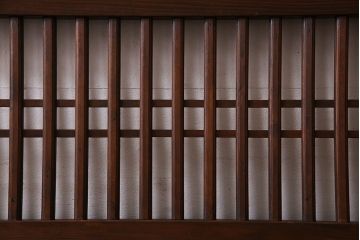 和製アンティーク　格子の帯がアクセントのシンプルな格子帯戸(引き戸、仕切り戸、建具)2枚組