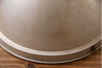 昭和レトロ　シャビーな風合いが魅力的なアルミ製のシェード(ペンダントライト、天井照明)