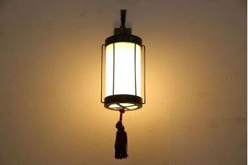 アンティーク雑貨　和製アンティーク　古い金具の質感が魅力的な壁掛け照明