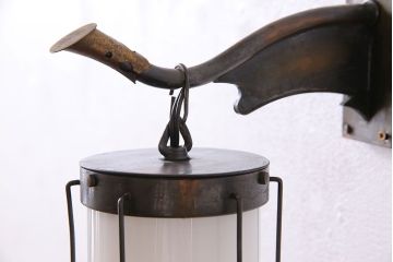 アンティーク雑貨　和製アンティーク　古い金具の質感が魅力的な壁掛け照明