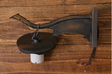 アンティーク雑貨　和製アンティーク　古い金具の質感が魅力的な壁掛け照明