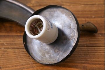 アンティーク雑貨　和製アンティーク　古い金具の質感が魅力的な壁掛け照明