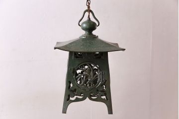 アンティーク雑貨　1970年製　ずっしりとした存在感が魅力的な銅製の吊り灯篭照明