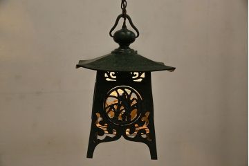 アンティーク雑貨　1970年製　ずっしりとした存在感が魅力的な銅製の吊り灯篭照明